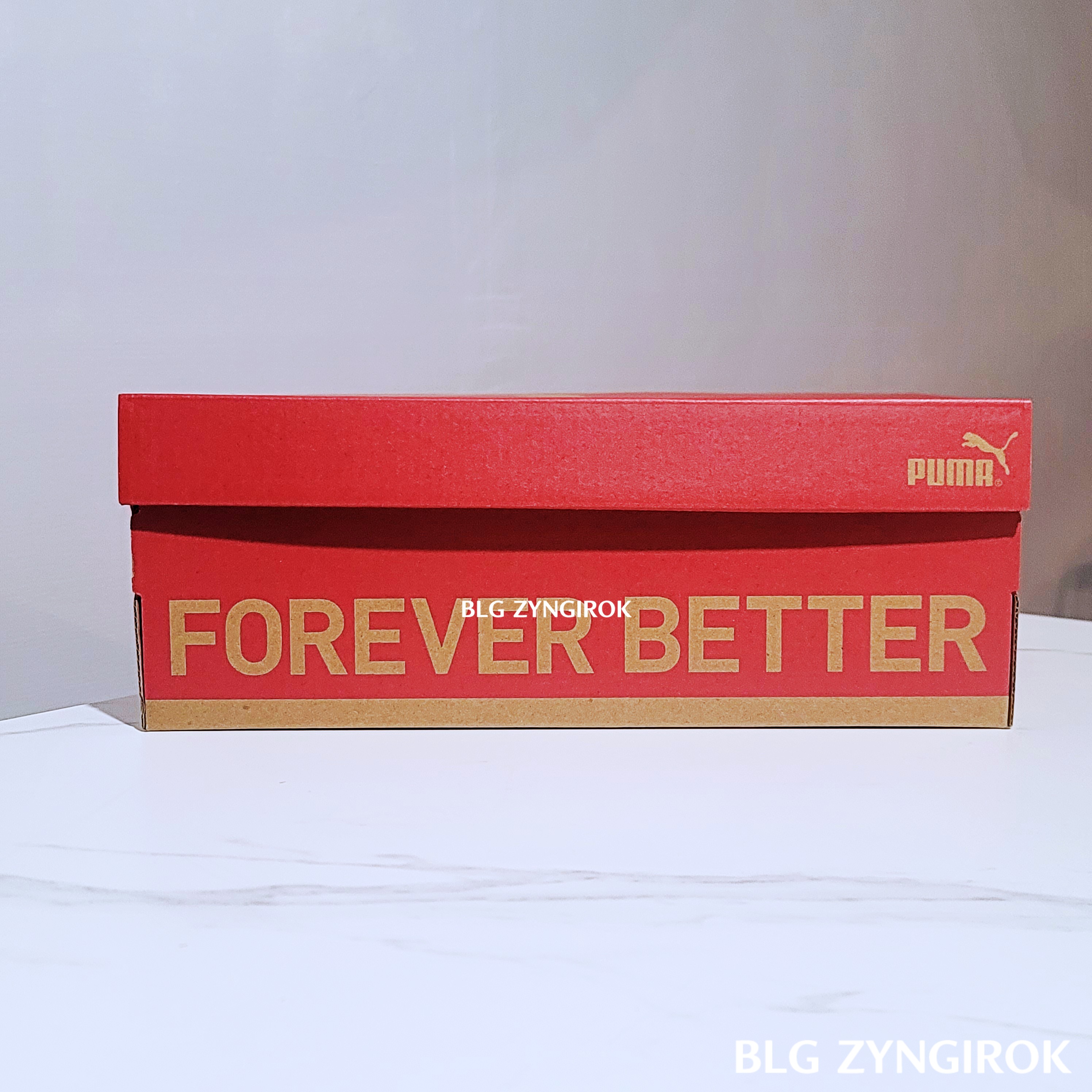 퓨마-신발-상자-옆면에-Forever-Better가-쓰여있다.
