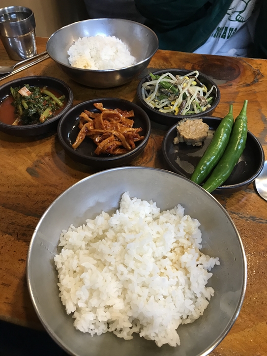 뚝배기집 밑 반찬