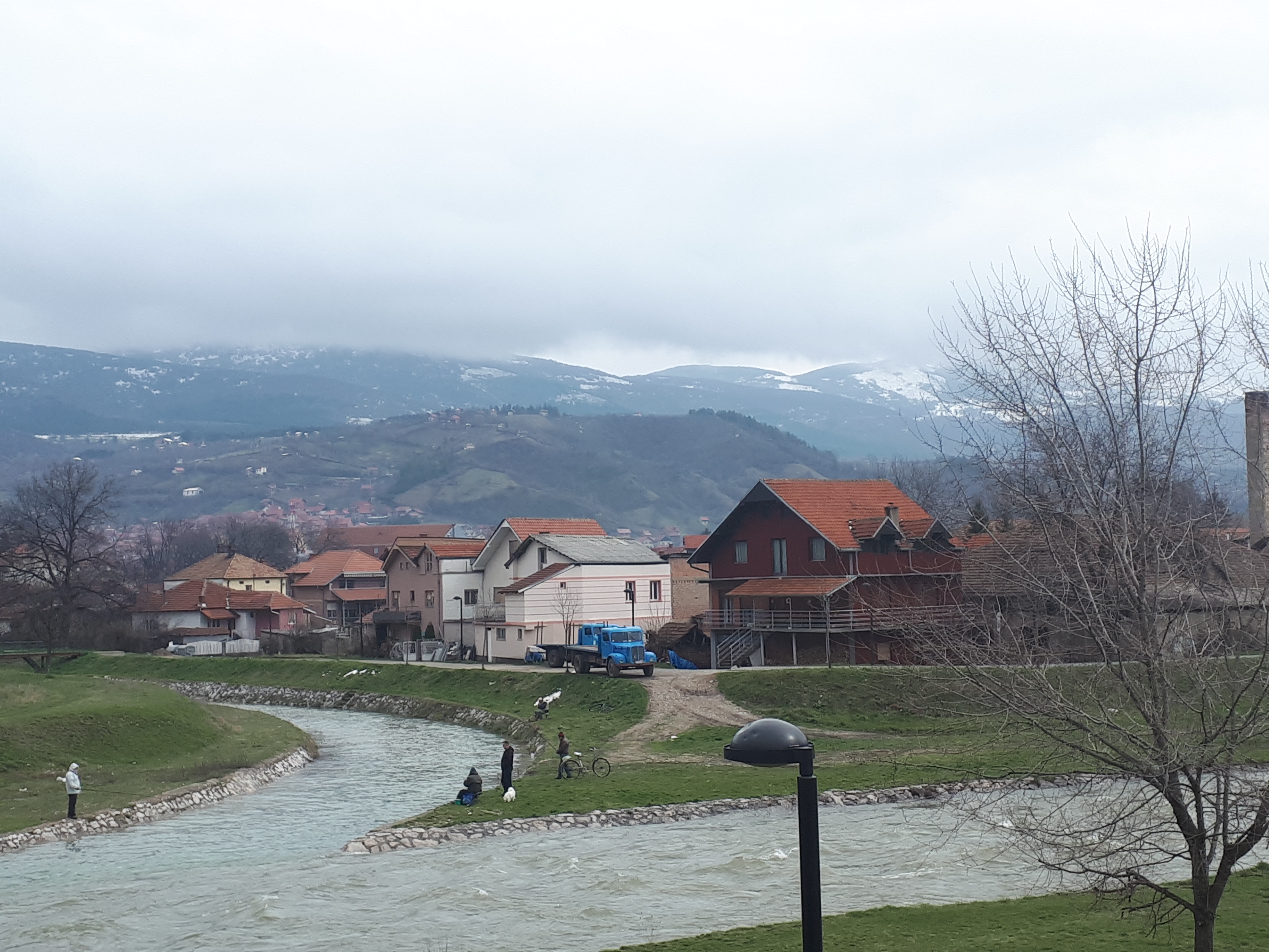 세르비아 눈 내린 피로트