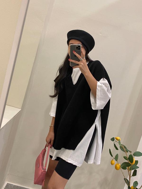 퍼스트 레이어드 브이넥 박스 니트 조끼 옆트임