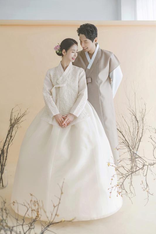 웨딩한복 드레스 결혼식 신랑신부 커플 본식 스튜디오촬영 돌잔치 피로연 한복 대여
