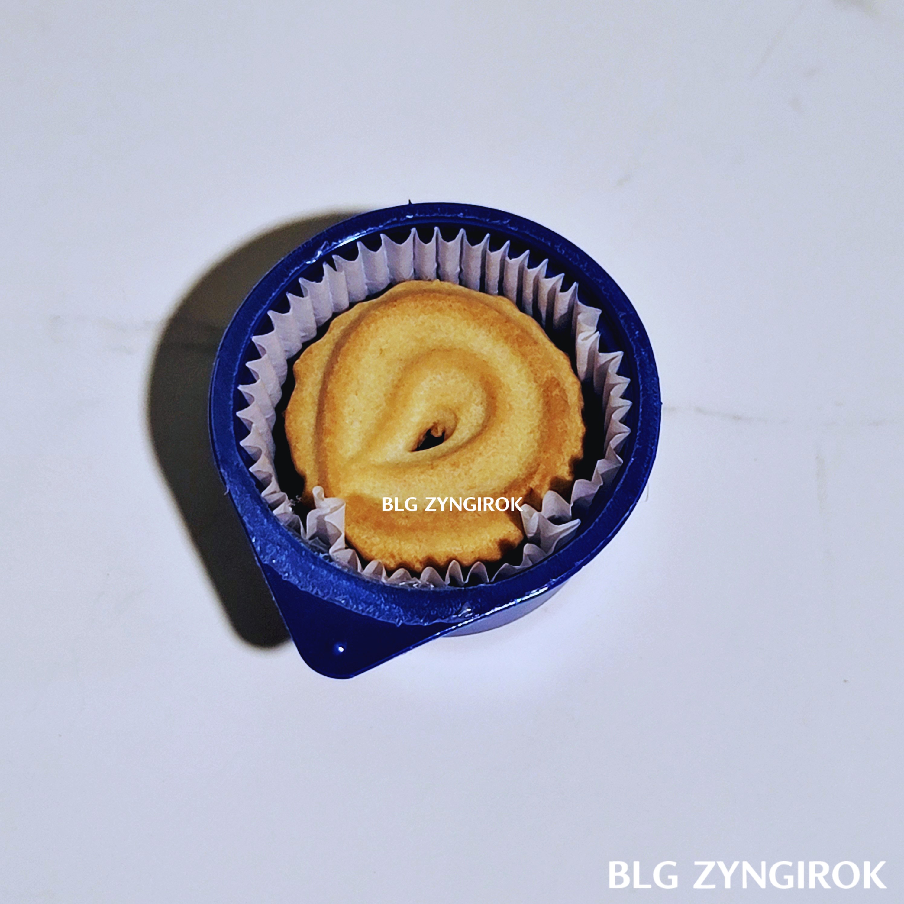 캡슐안에 든 버터 쿠키 모습이다.