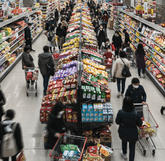 사람들이 홈플러스에서 쇼핑하는 사진