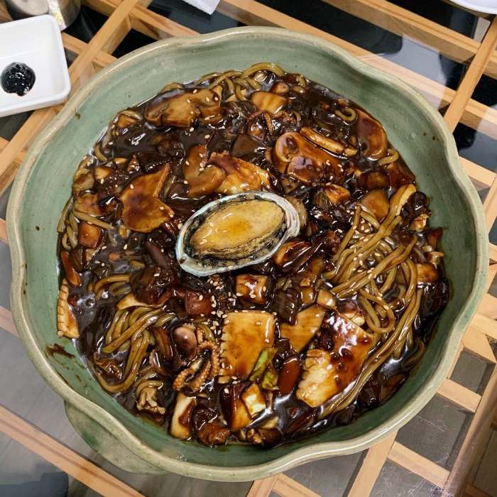 군산 식당 도자기짜장 직접 끓여서 먹는 짬뽕 해물짬뽕전골 고수의 부엌 맛집 추천
