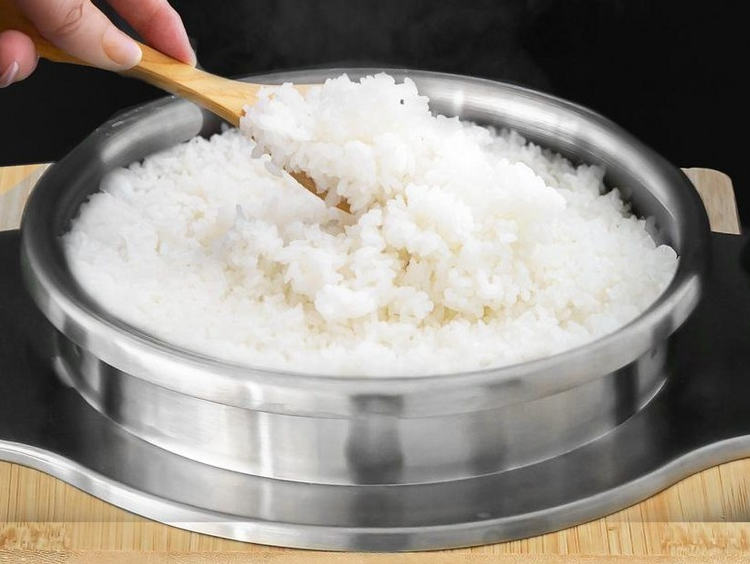 가마솥밥으로 갓 지은 밥