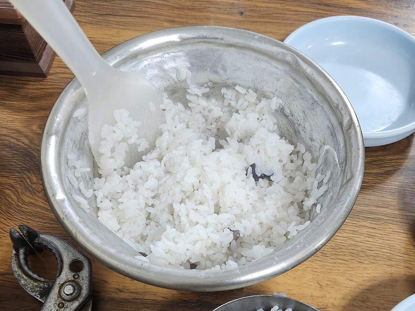 명각이네식당 냄비밥 백반을 먹는 사진