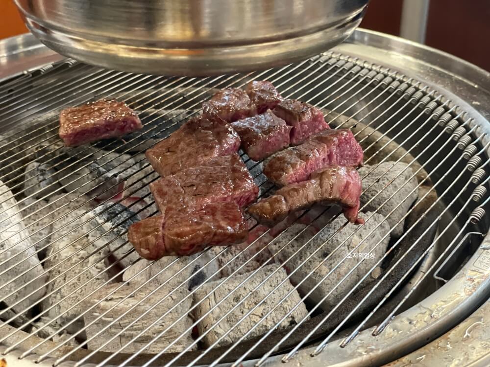 수원 숙성 고기 맛집 영포화로 영통점 - 커팅된 살치살