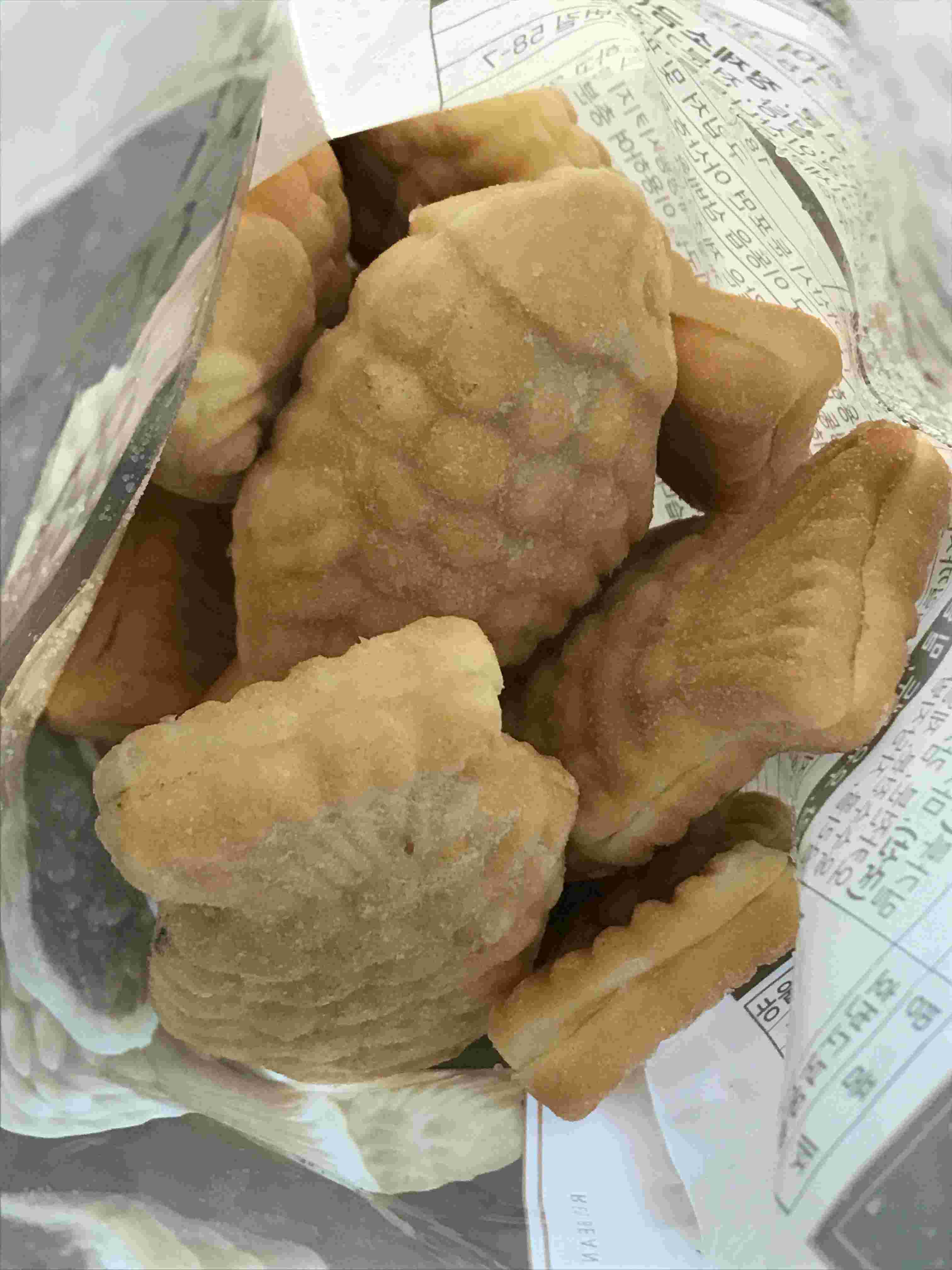 봉지 안에 든 냉동 붕어빵