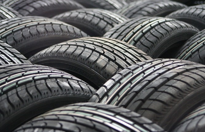 여름철 / 겨울용 타이어(스노우 타이어) 비교&#44; 적정공기압&#44; 교체주기&#44; 생산일자(제조일자)보는법