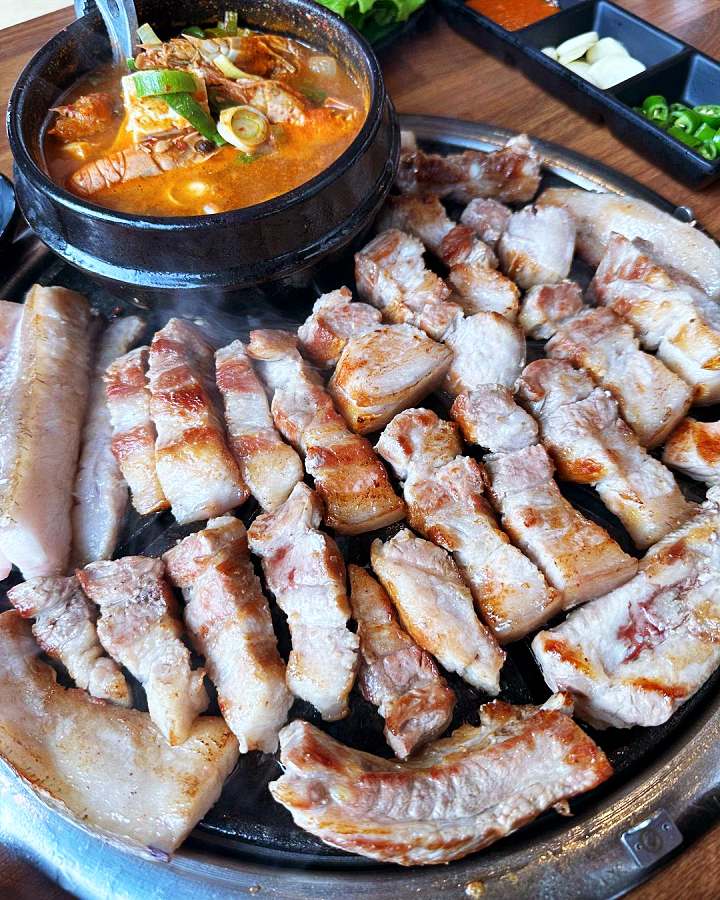 전참시 전지적참견시점 이영자 흑돼지 뼈삼겹 돼지고기 전현무 맛있는 파김치 맛있는 절벽뷰 고깃집 제주 맛집 위치 메뉴 가격 정보