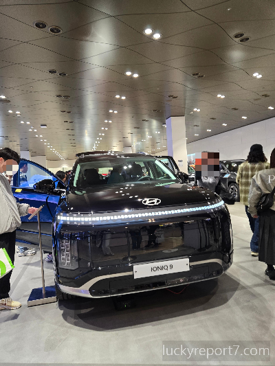 아이오닉9-어비스블랙펄-실물색상