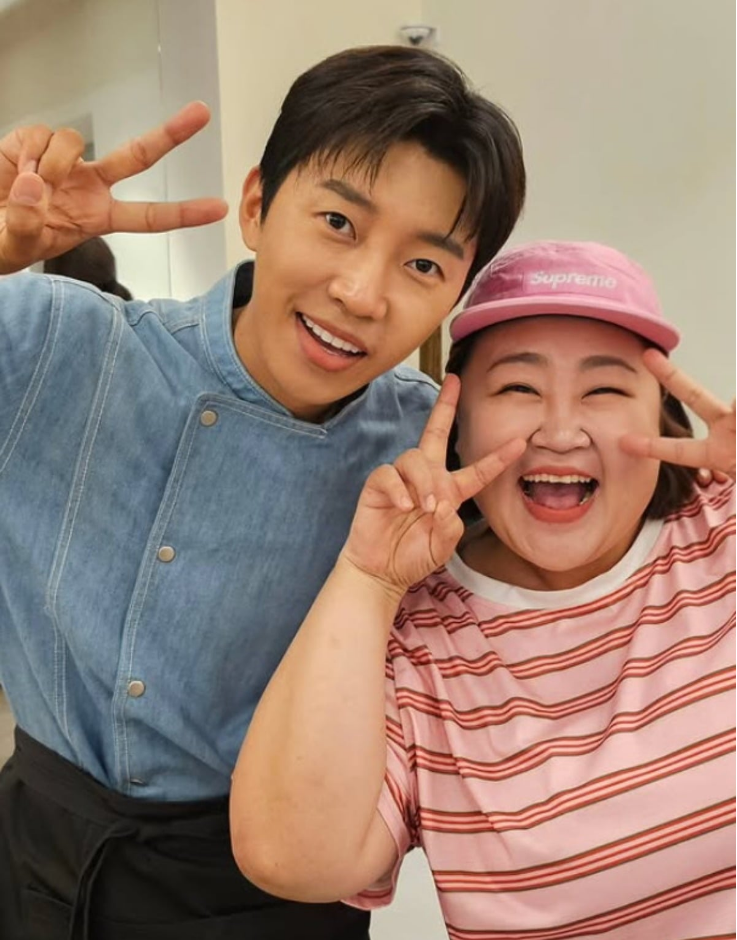 임영웅, 셰프 추천 유니폼 입었다&hellip;주방에서 빛나는 깔끔한 스타일 공개 참고 이미지 2