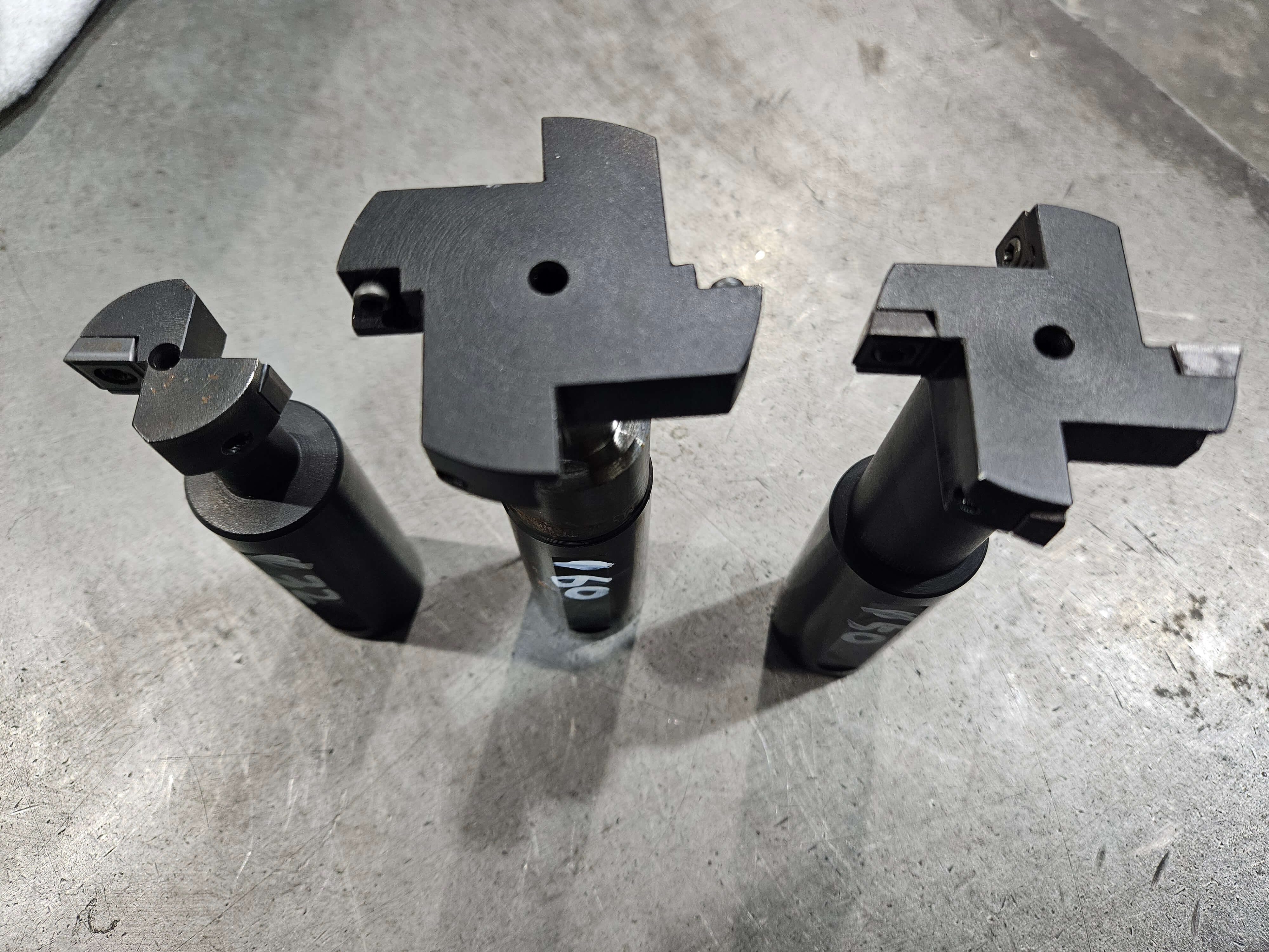 기성품 및 제작 티커터