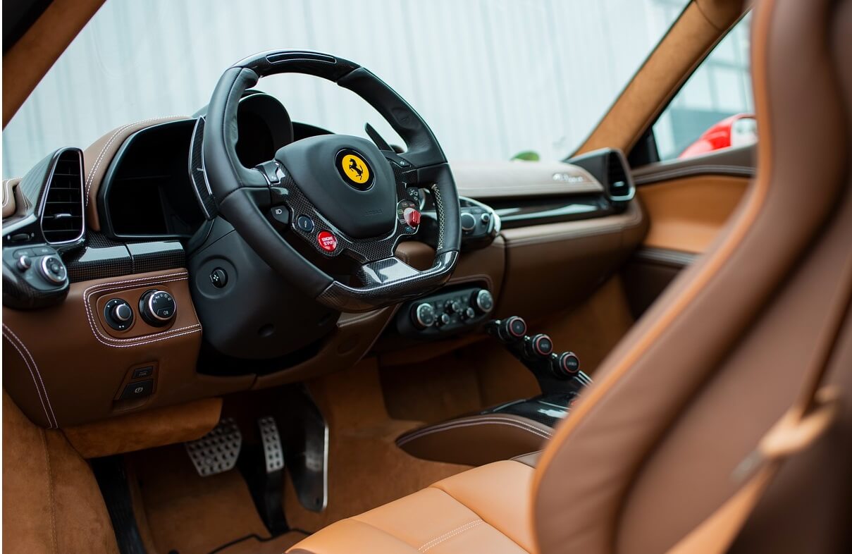 고급스런-페라리-내부-사진