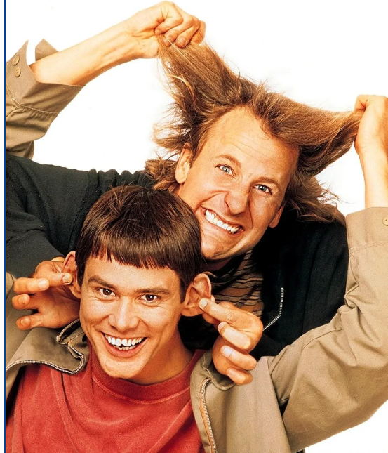 덤앤더머가 서로의 귀와 머리를 잡아 당기며 웃긴 표정을 하고 있습니다