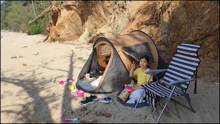 대부도-해변가-그늘밑-우리스폿