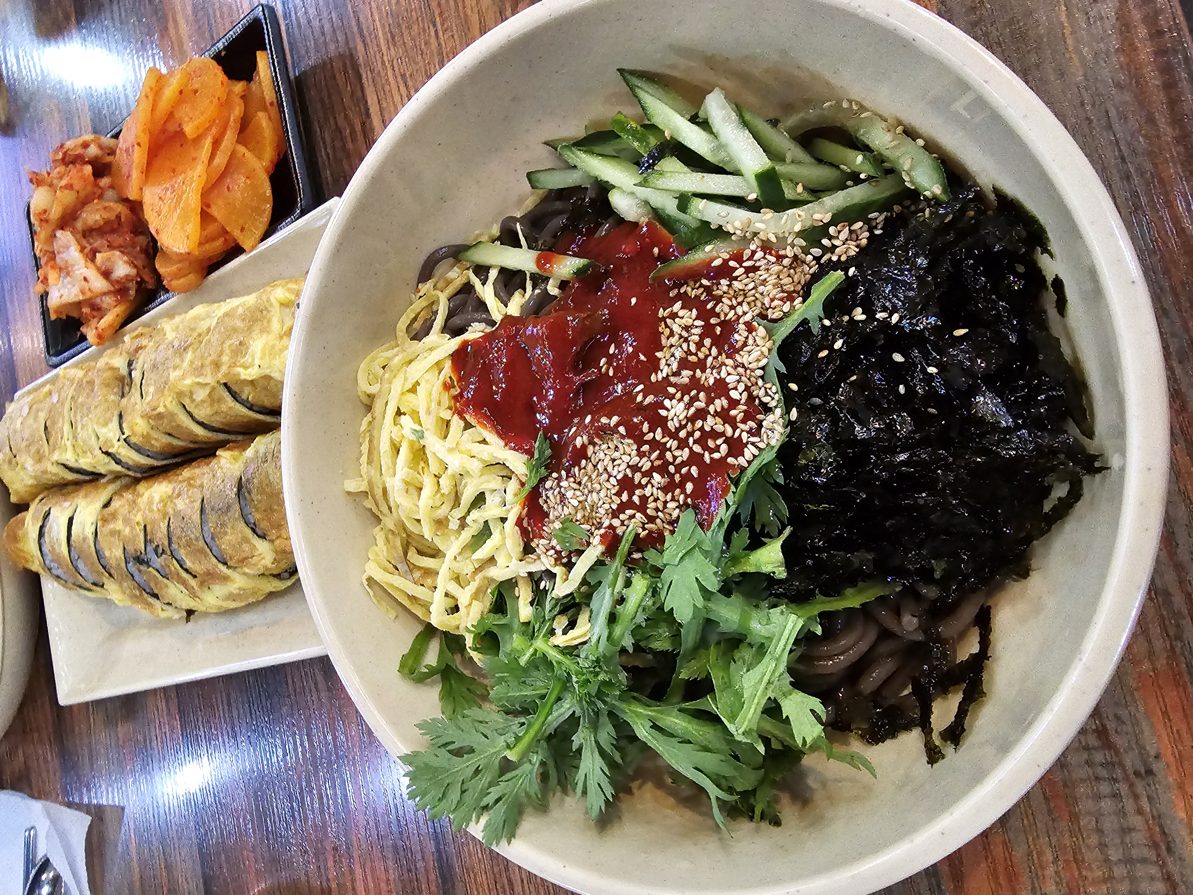 오목골 메밀비빔 계란말이김밥 내돈내먹