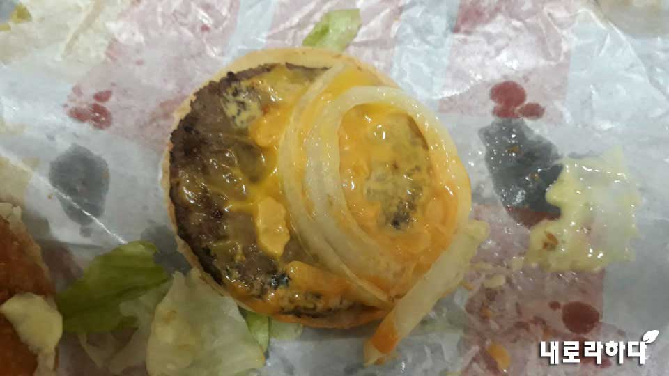 아빠 상어 새우 버거 내용물 2