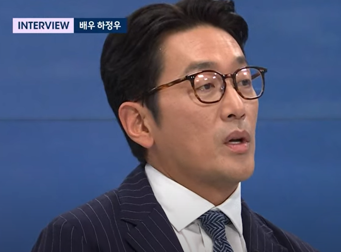 jtbc-뉴스룸에서-인터뷰-하는-하정우-모습