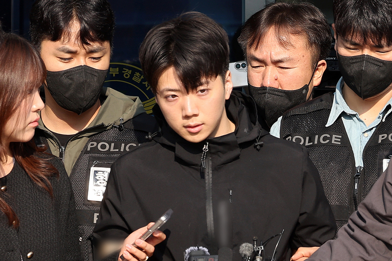 장윤기 사건 리얼돌 폐기와 검찰 증인신문 관련 보도 사진
