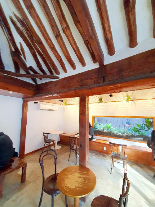 훌림목-카페-실내-2