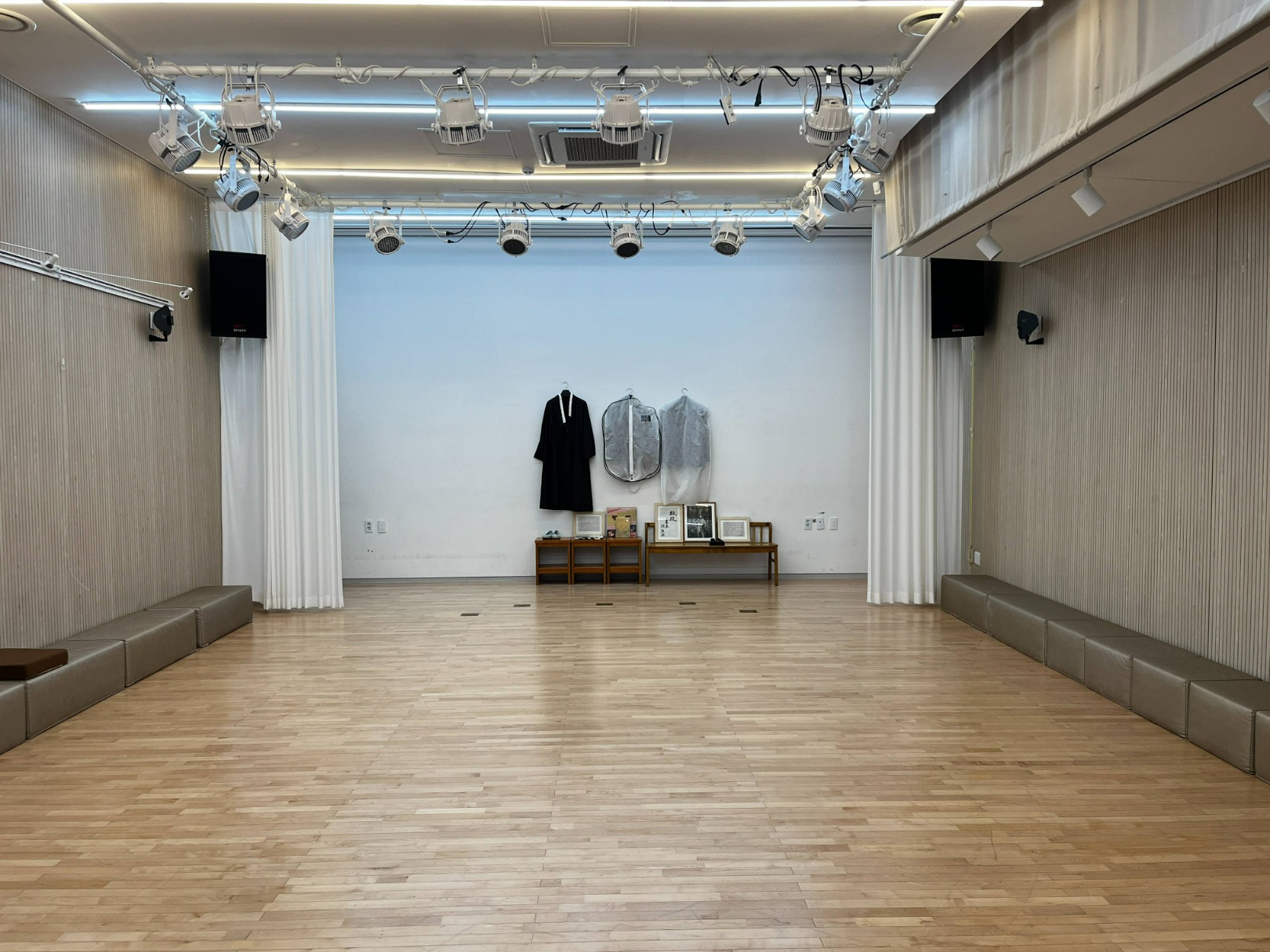 마을극장 흰고무신