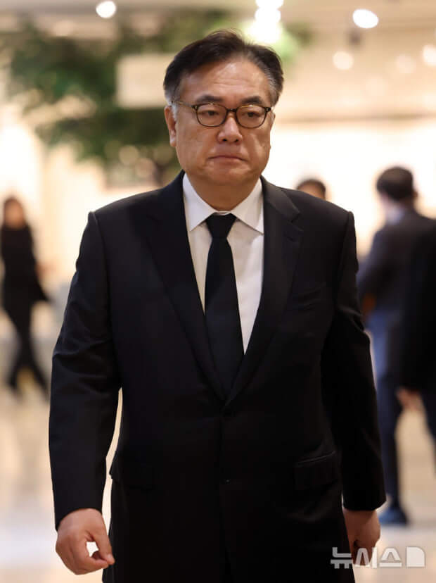 정진석 전 대통령비서실장, PC 파기 지시 등 혐의로 경찰 입건