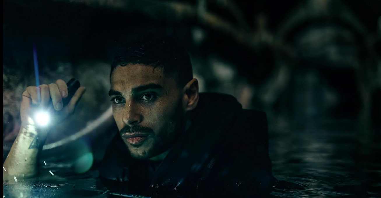 아딜 역 (나심 리에스)