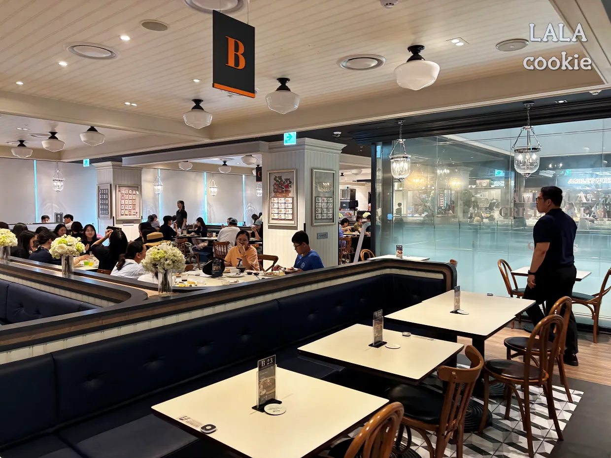 홍대-맛집-애슐리-퀸즈-테이블-디자인