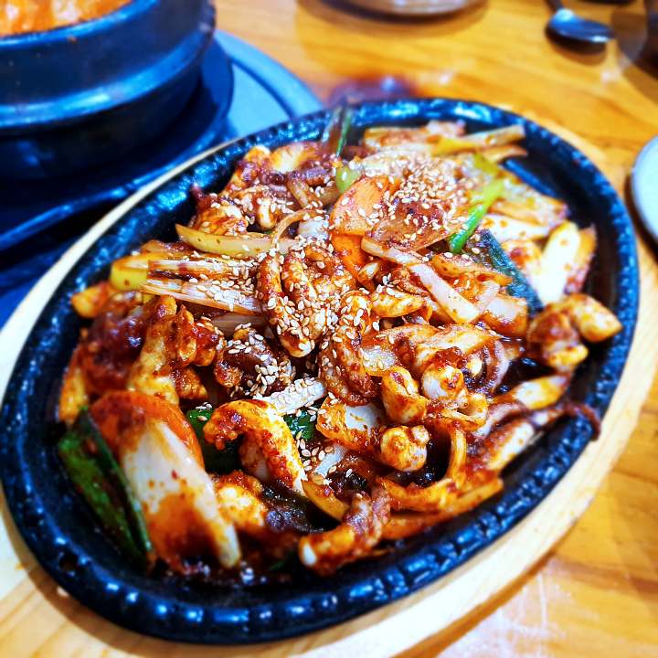 전복삼합 제주식 식당 정찬 게스트 성게 미역국 돔베고기 고등어구이 동대문구 회기동 제기동 맛집