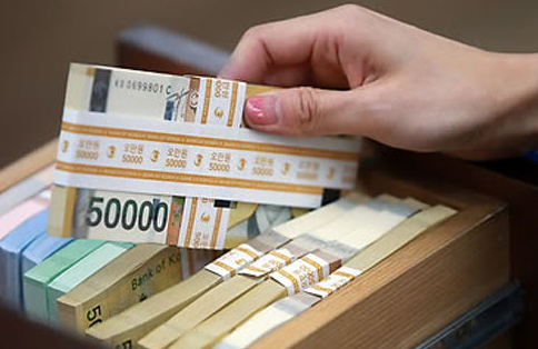 중소금융권 이자환급 신청과 관련된 돈 뭉치 (13)