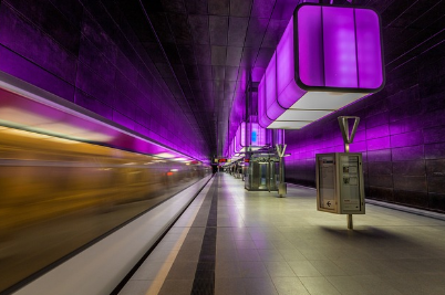 서울 지하철 노선도 크게보기와 관련된 지하철 승강장 사진