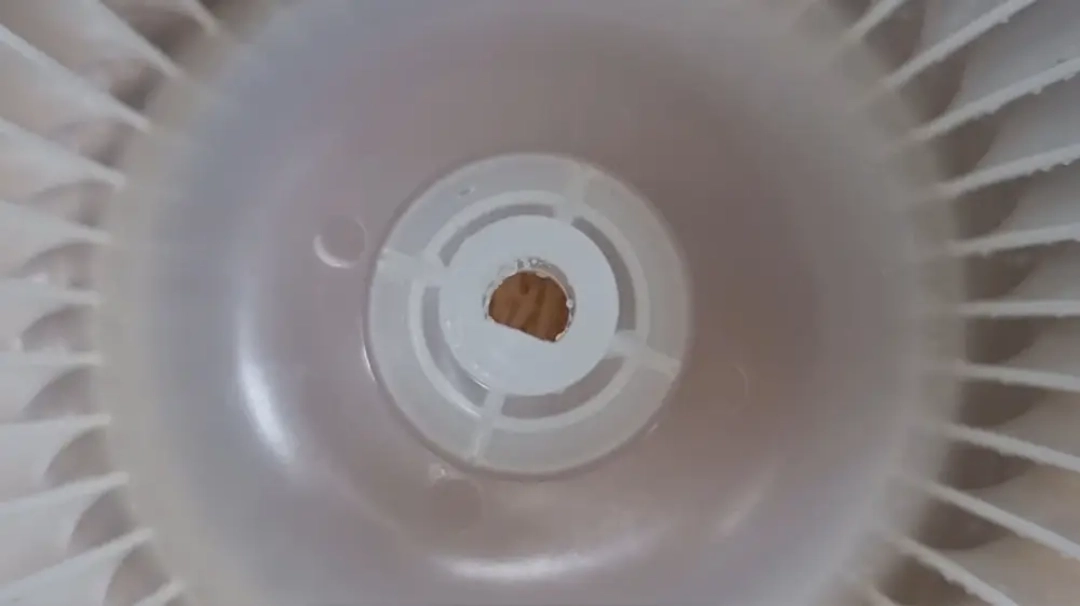 후드 날개 끼우는 구멍