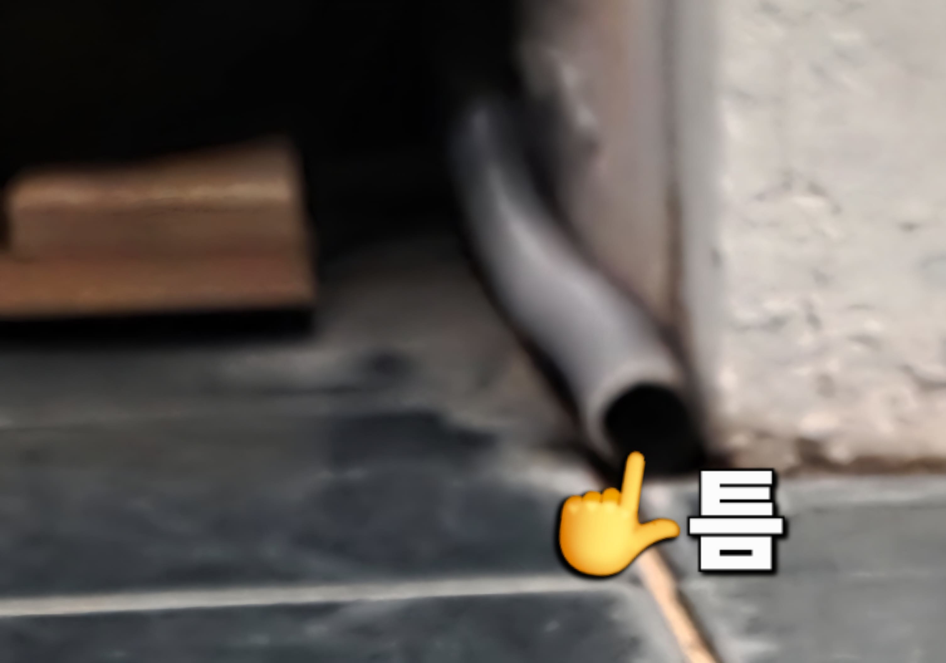 바퀴벌레-없애는법-잡는법-안내-이렇게-만든-뭉치를-창틀이나-빈틈-사이에-꽉-끼우듯-넣으면-벌레-유입을-막을-수-있습니다.