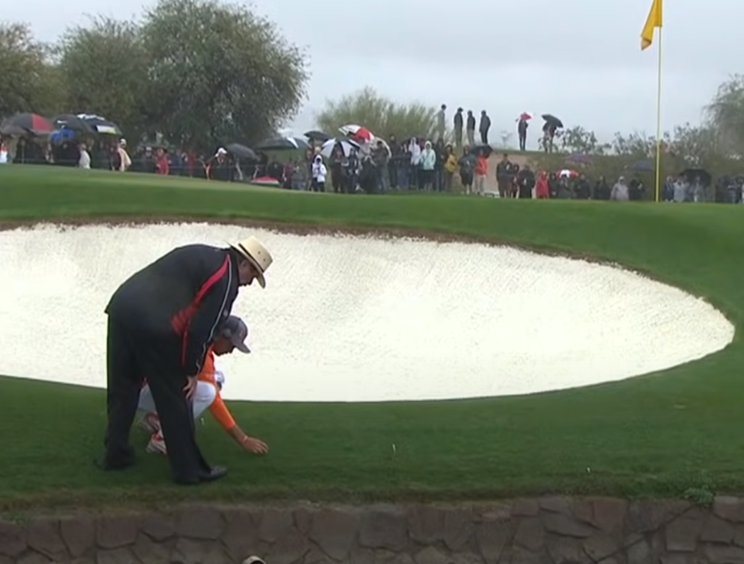 1벌타를 또 추가로 받고 다시 구제를 받는 상황