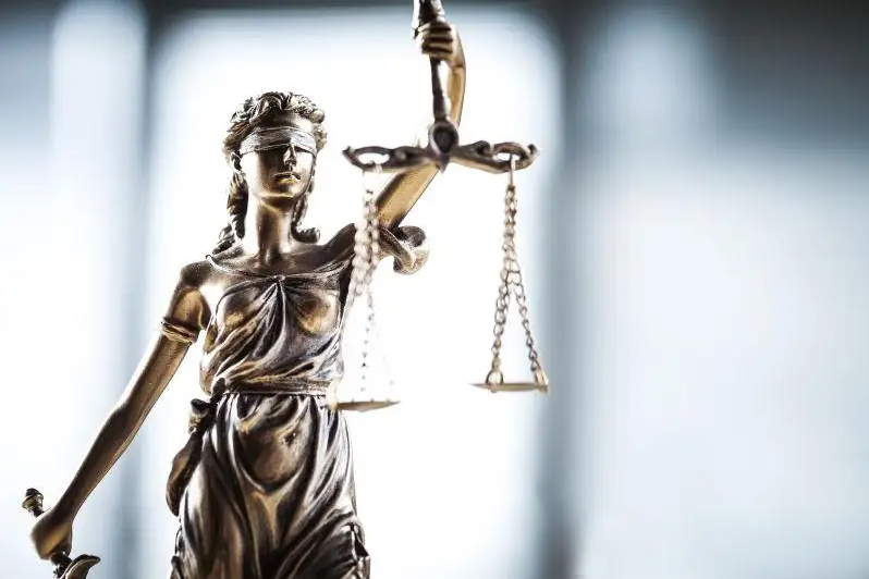 읍참마속 - 정의의 여신상