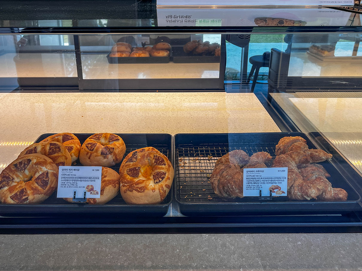 스타벅스 양산통도사점 본관 1층