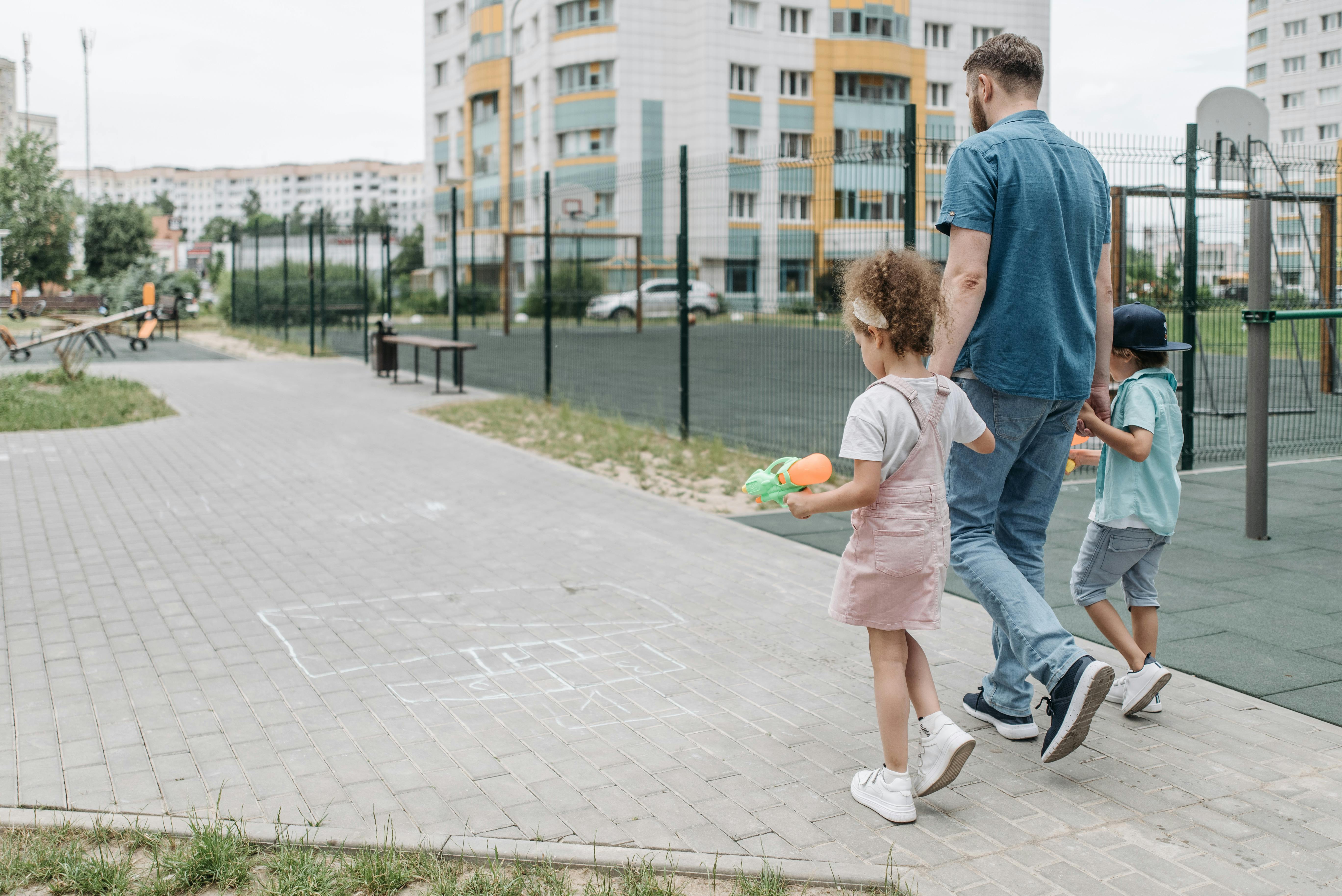 낯선-사람을-따라가지-않도록-교육해야-합니다.