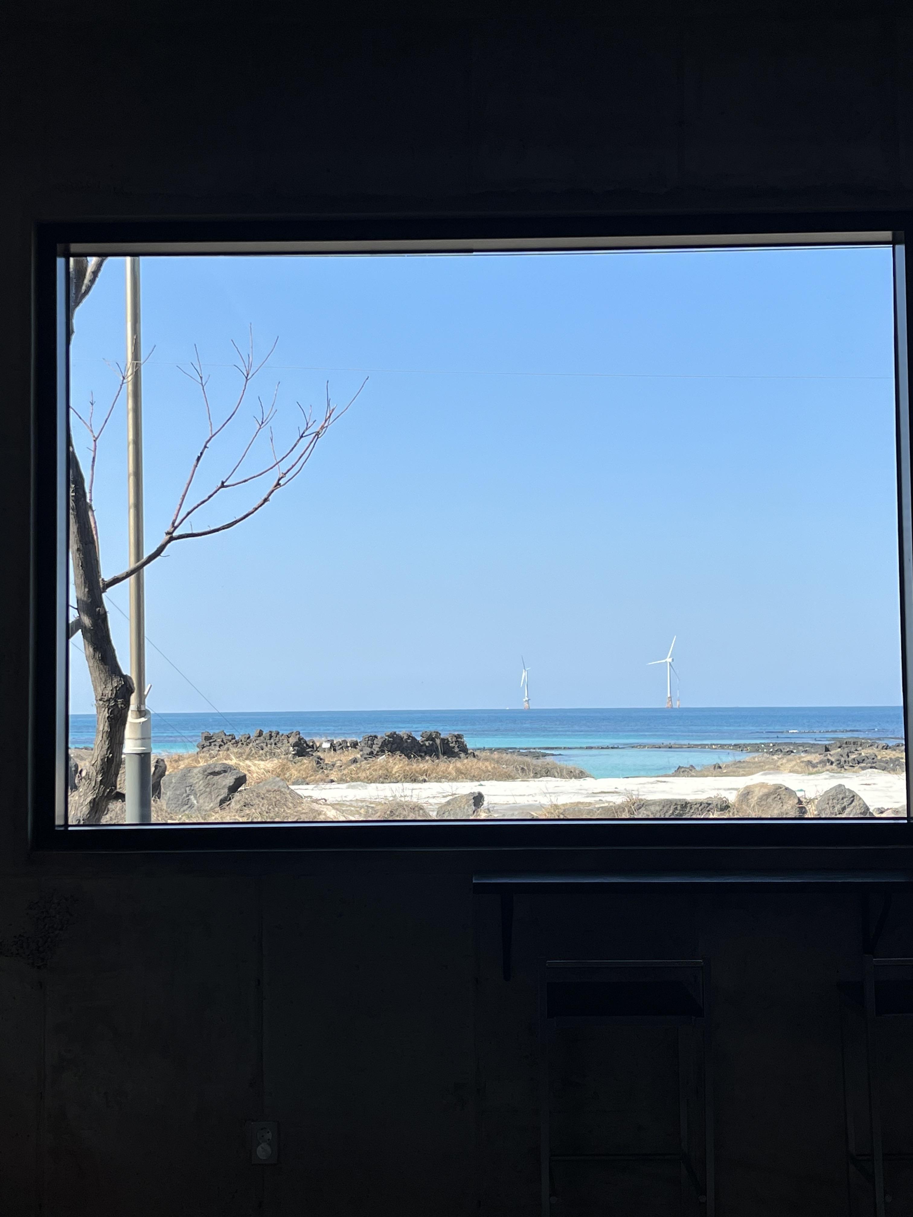 제주 조천 오션뷰 코난비치 레이오버 카페