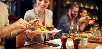 현지 음식을 중심으로 한 맛집 투어