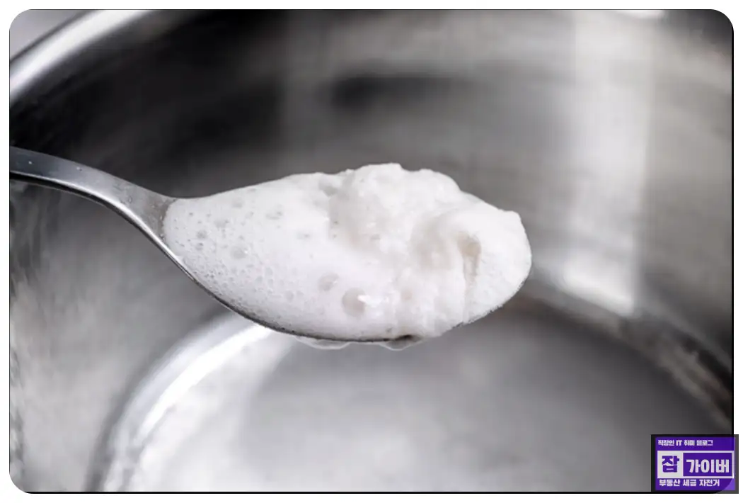 가습기 부품을 분리해 베이킹소다 세척 준비한 모습