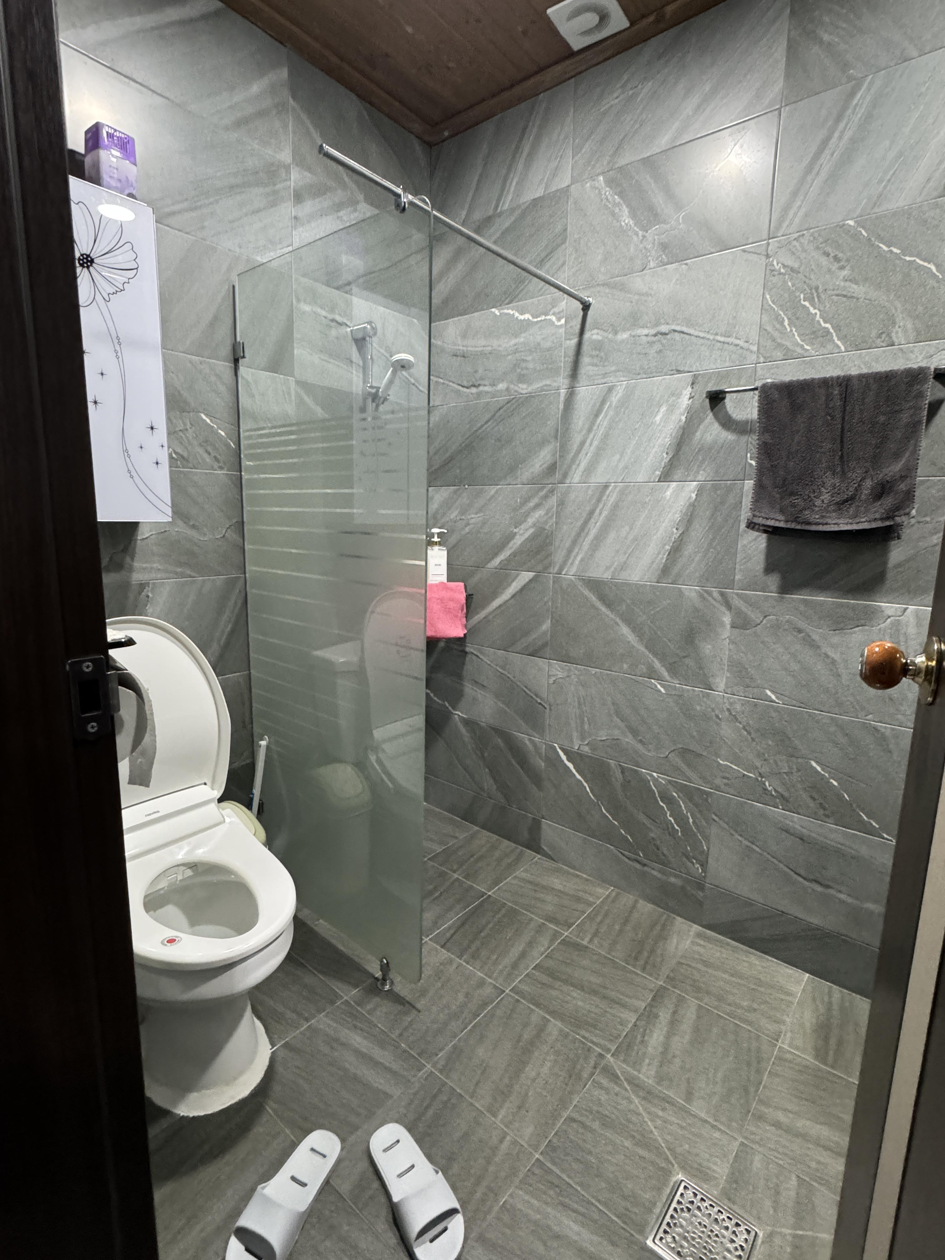 고성-티티펜션-1층-작은화장실