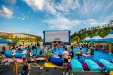 탱크박스 산속영화관