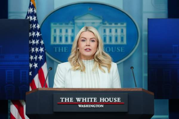 백악관이 이란의 종전안 거부 보도를 부인하며 협상 지속 의지를 밝혔습니다. 하지만 거부 시 '지옥'을 맛보게 될 것이라는 트럼프의 초강경 메시지와 5월 종전 타임라인을 상세히 분석합니다