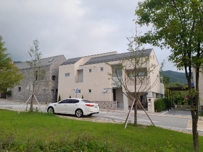 미색의 전원주택