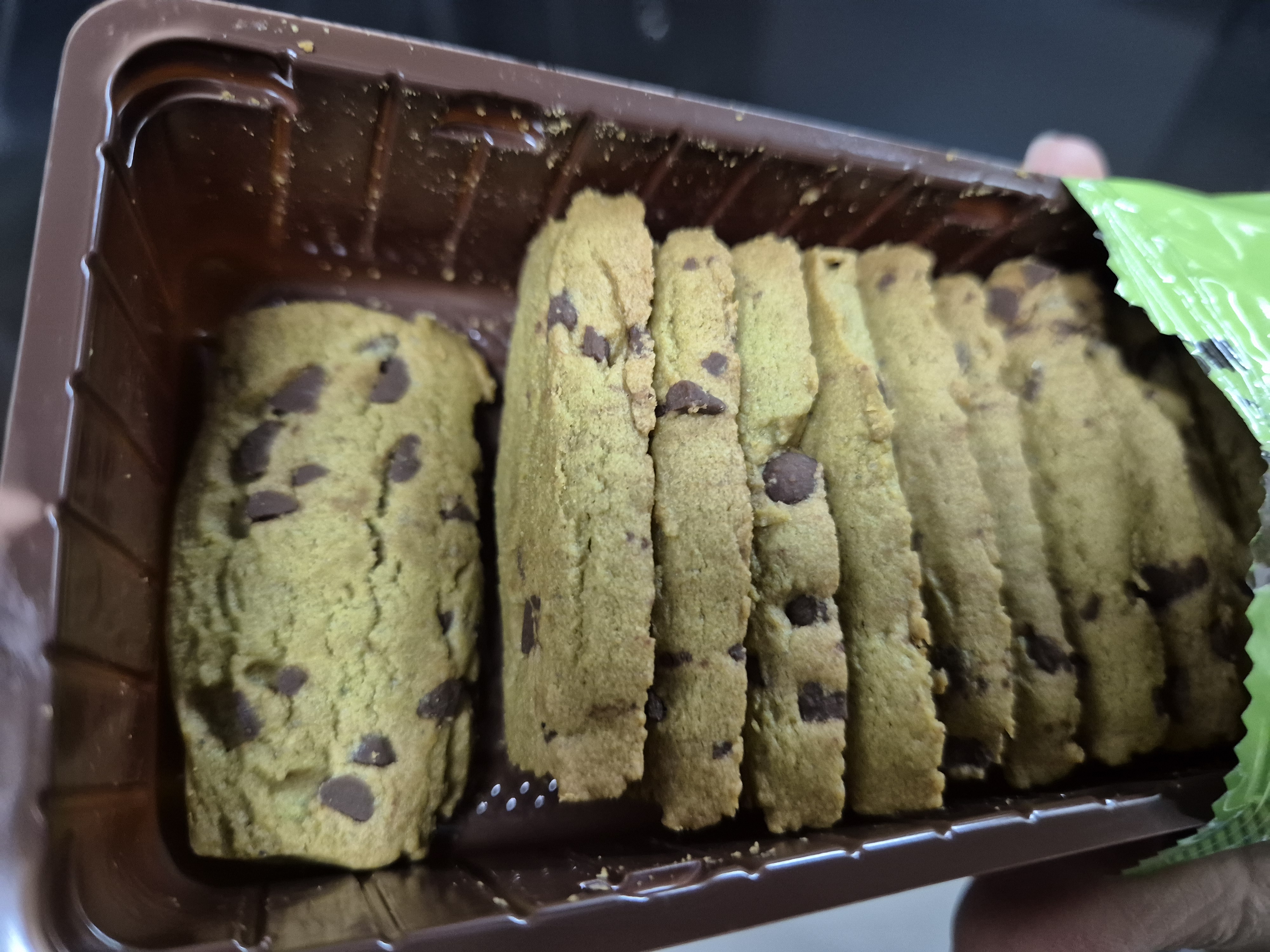 뭔가 맛없어 보이지만, 맛잇는 초코칩쿠키 제주말차라떼맛