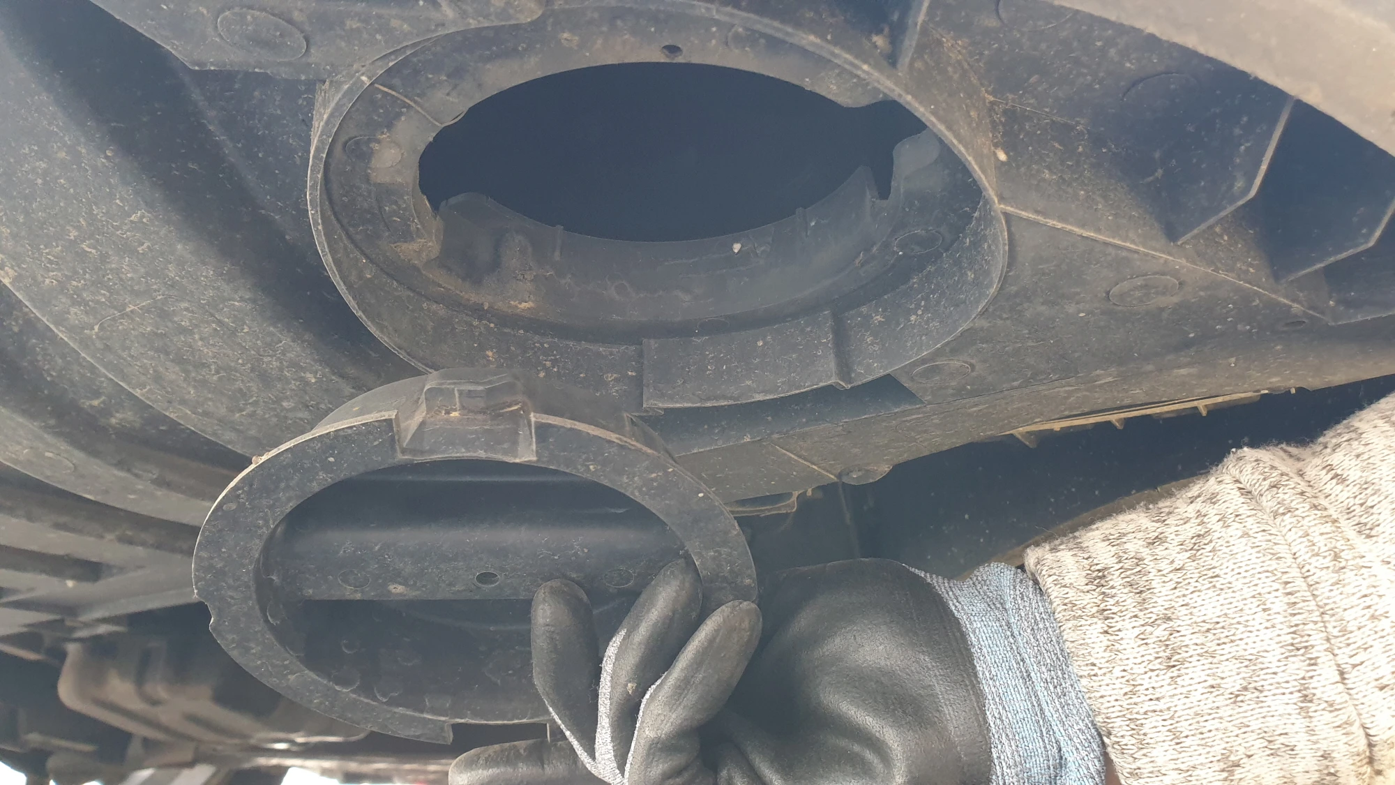 안개등 램프 커버 열어놓은 모습