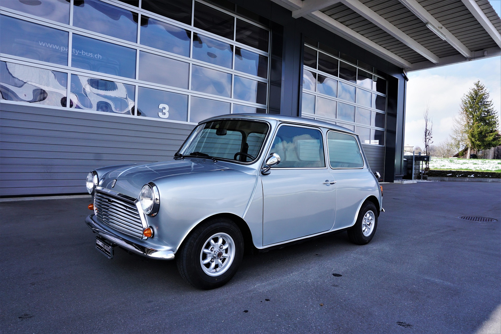 은퇴 후 차 2대 유지&amp;#44; 월 50만 원씩 버리는 꼴? 자동차 유지비 30% 줄이고 노후 자금 채우는 법