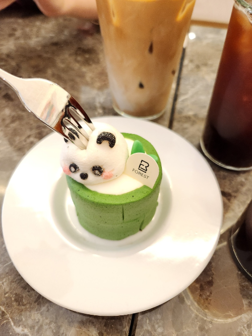 서울숲 카페 '포레스트 성수 카페' - 귀여운 디저트와 커피 한잔