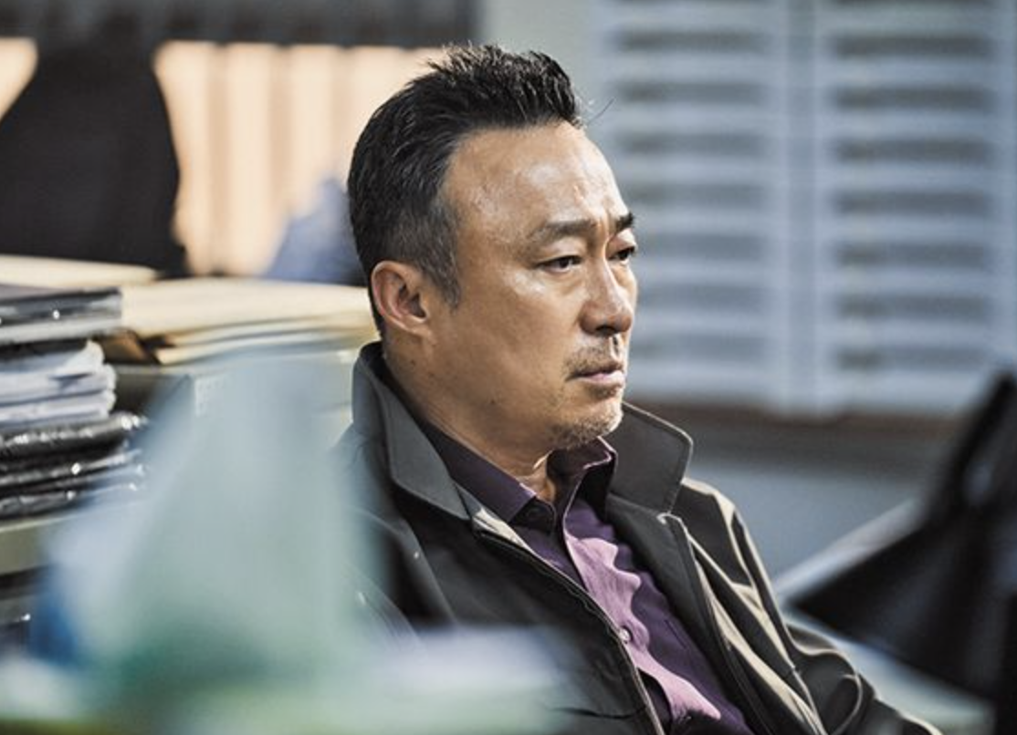 이성민 형사 역할